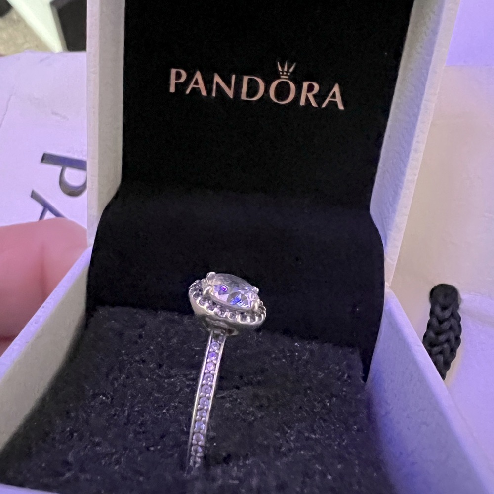 Pandora sparkle round ring, included w/box, authentic